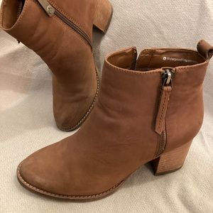 Blondo Waterproof Booties Size 8
